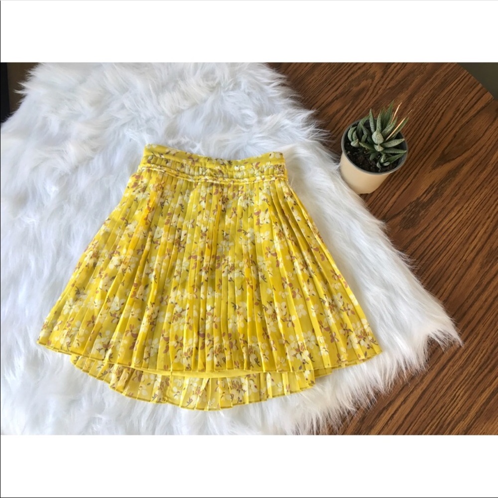 Floral Yellow Pleated Mini Skirt